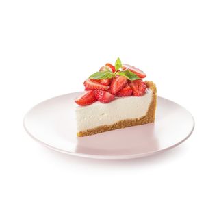 Tarta De Queso Con Helado De Frutas Del Bosque