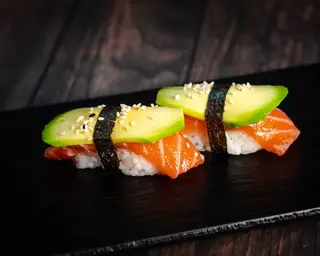 Nigiri De Salmón Y Aguacate (2 uds.)