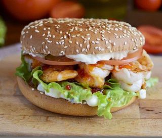 Бургер с креветками (250г)