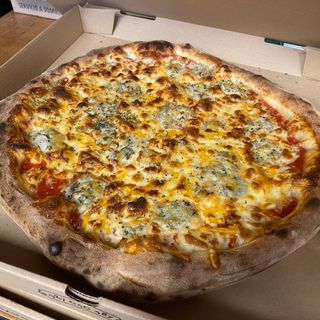 Pizza Clasishe 4 formaggi