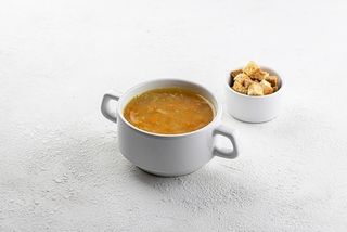 Суп гороховий з сухариками