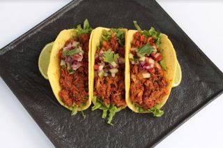 Тако с говядиной и кимчи