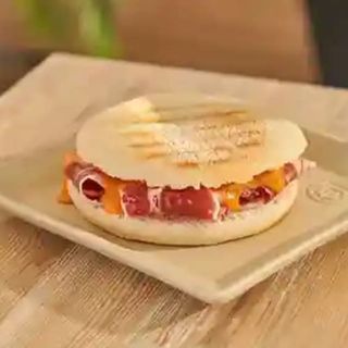 Mollete De Paletilla Ibérica Y Salmorejo