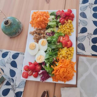Ensalada Surfers