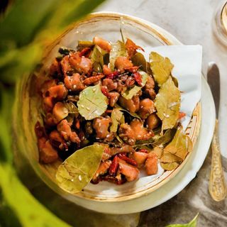 Pollo piccante alle erbe aromatiche