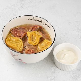 Пельмени цветные с бульоном 