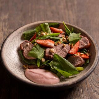 Салат з грильованою качкою, інжиром та щавлем 220г