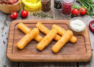 Сирні палички з ягідним соусом