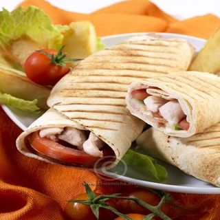 Кренвириш от пиле в арабски хляб