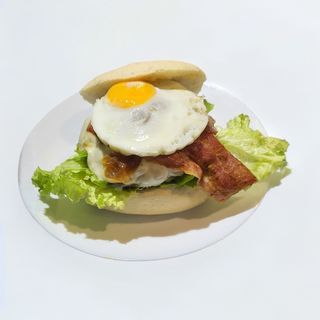 Hamburguesa De Ternera Completa Con Huevo Y Bacon