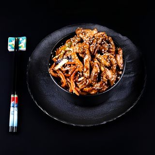 ნუდელსი ღორის ხორცით