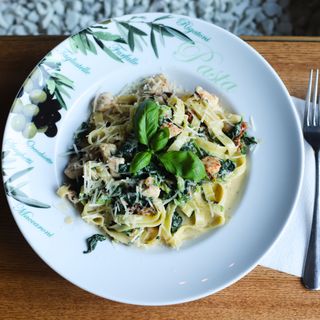 Tagliatelle Ze Szpinakiem I Suszonymi Pomidorami