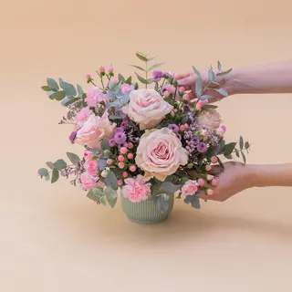 Arreglo Con Rosas Rosas Y Maceta Gratis – El Dulce