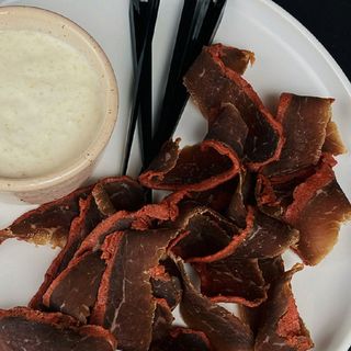 Бастурма з гострим соусом