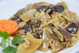 Bambú Y Setas Chinas Salteadas