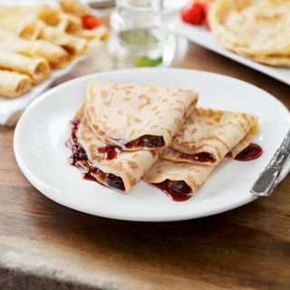 Clatite cu unt de arahide si gem