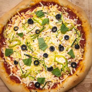 VEGETAL / LÉGUME / VEGETABLE PIZZA 