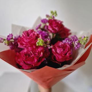 Buchet cu trandafiri si flori parfumate II