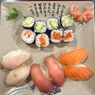 81. Maki Nigiri Moriawase (14 uds)