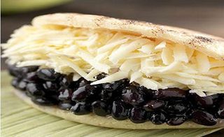 Arepa Dominó