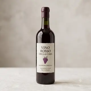 Bottiglia Di Vino Rosso Della Casa 750 Ml.