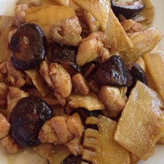 Pollo con Bambú y Setas Chinas 