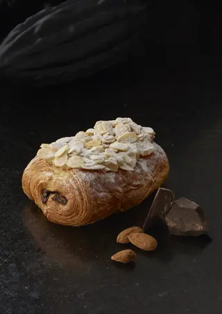 Pain au Chocolat con almendras