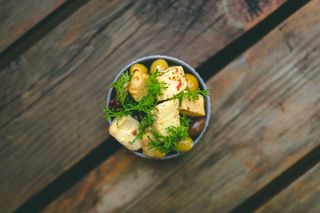 Mix marynowanych oliwek i serów