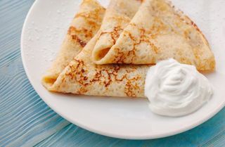 Блины со сметаной