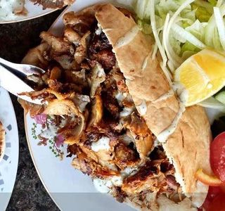 Kebab w bułce średni