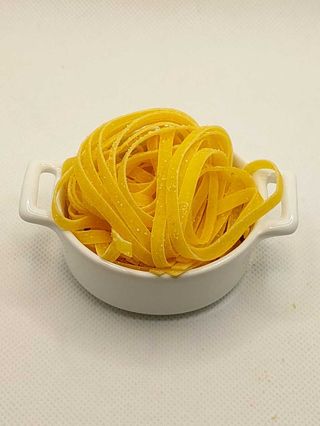 1 porzione di FETTUCCINE all'uovo da cucinare
