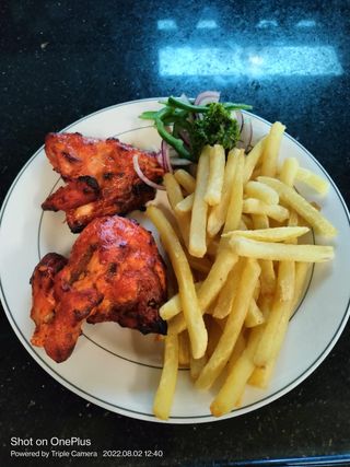 tandoori chicken 2 pcs + chips