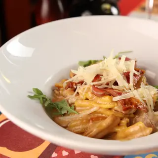 Pasta sa vrganjima, lisičarkama i hrskavom slaninom