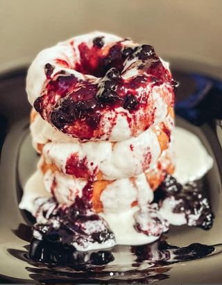 Papanasi cu dulceata de affine si smantana dulce 