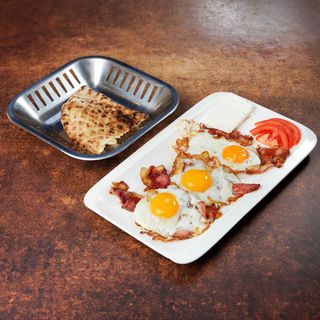 3 jaja na oko i dimljena slanina