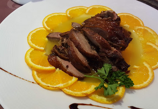 pato con salsa de naranja