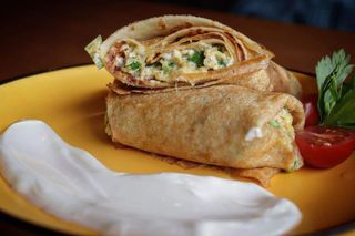 Блины с яйцом и зеленым луком