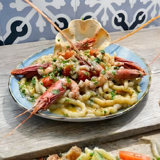 Busiate fresche con gambero rosso, pomodorino e pesto di pistacchio