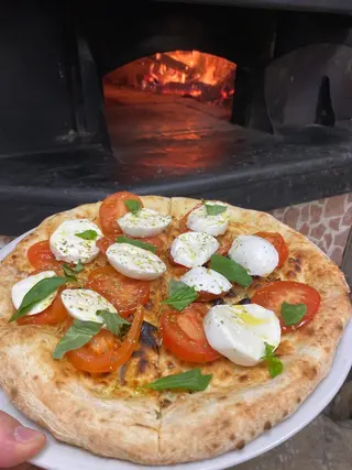 Pizza caprese