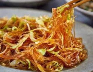 Spaghetti di soia saltati con verdure