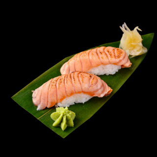 284.nigiri salmone scottato semplice(2pz)手握喷火三文鱼