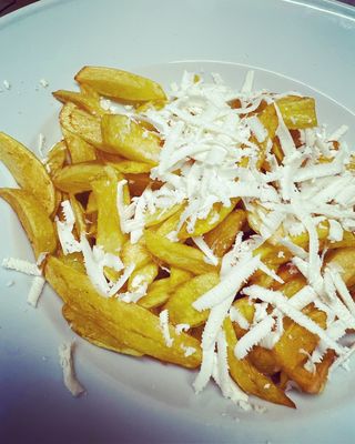 Пържени картофи със сирене (250г)