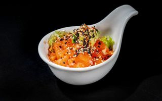 136 Spicy tartare salmone