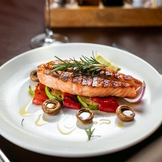 Filet lososa sa povrćem