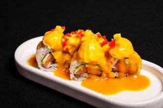 123. Uramaki mango roll