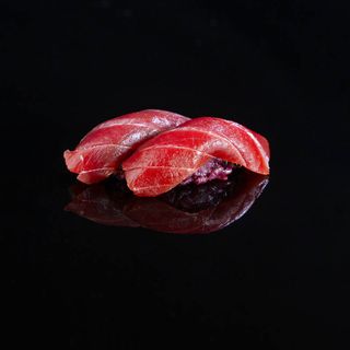 251. Nigiri Black Atún (2 Uds.)