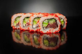 Рол Каліфорнія з тунцем (262г)