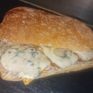 Entrepà de llom al Roquefort