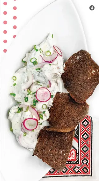 Соленые грибы с картофелем в сметанно-чесночном соусе  (310 гр.)