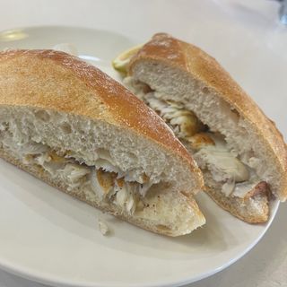Bocadillo De Pescado a La Plancha